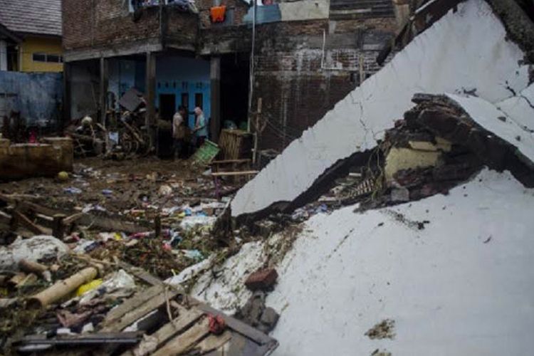 Bnpb Beri Bantuan Tanggap Darurat Untuk Bencana Banjir Di Garut Dari