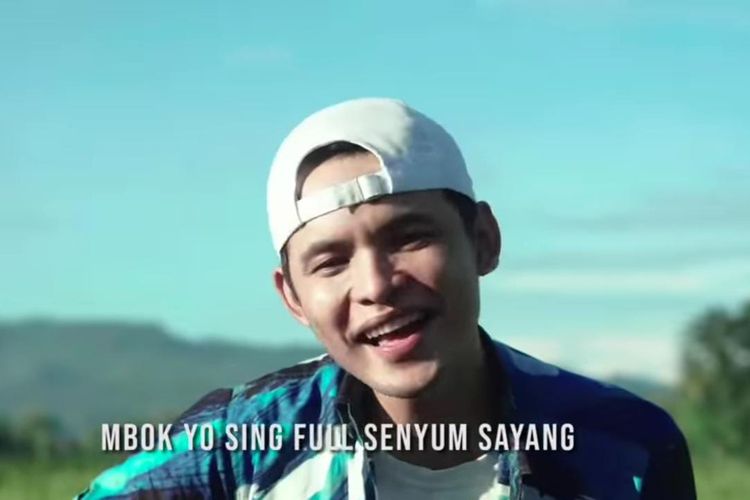 Lirik Lagu Full Senyum Sayang Evan Loss Mbok Yo Sing Full Senyum