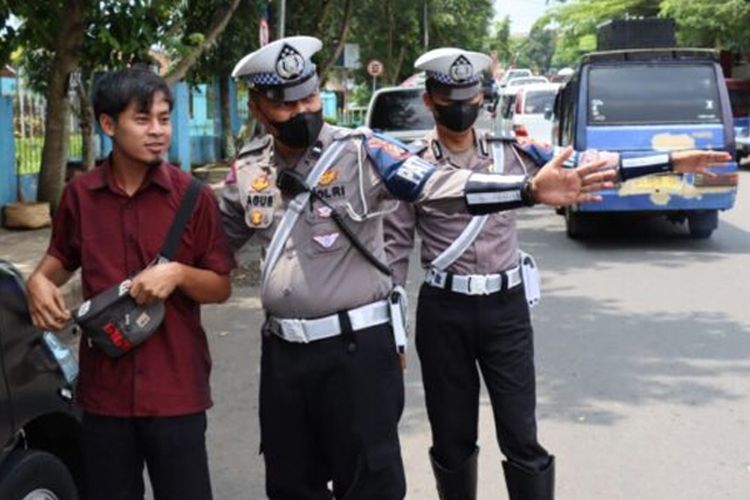 Polres Ciamis Lakukan Patroli Humanis Saat Operasi Zebra Lodaya