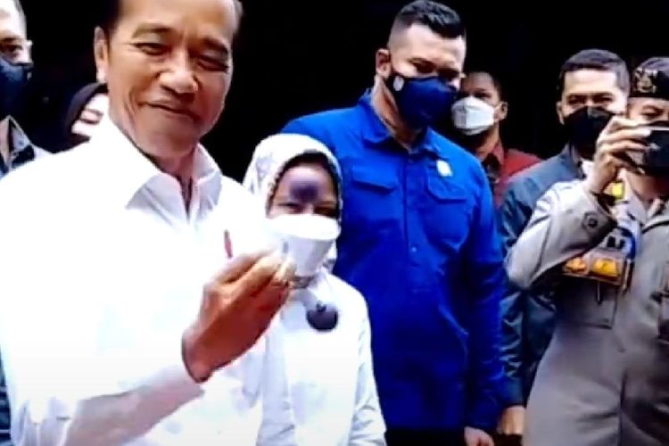 Di Subang Presiden Jokowi Dan Gubernur Jawa Barat Main Lato Lato Saat