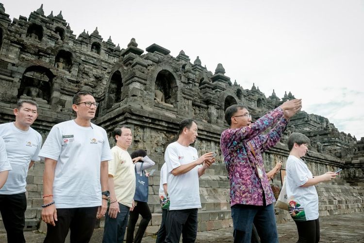 Ke Candi Borobudur Wisatawan Mancanegara Dikenai Paket Wisata Rp