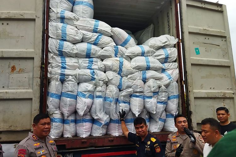 Dirjen Bea Cukai Soroti Penyelundupan Barang Impor Bekas Di Batam