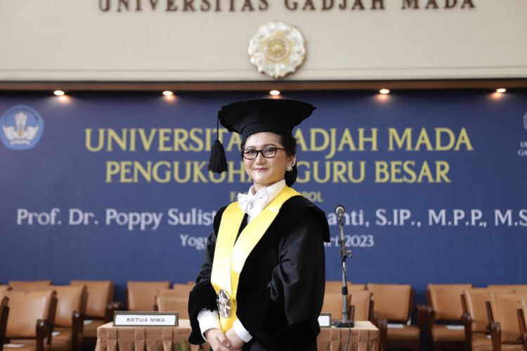 Ugm Kukuhkan Guru Besar Perempuan Pertama Pada Ilmu Hubungan