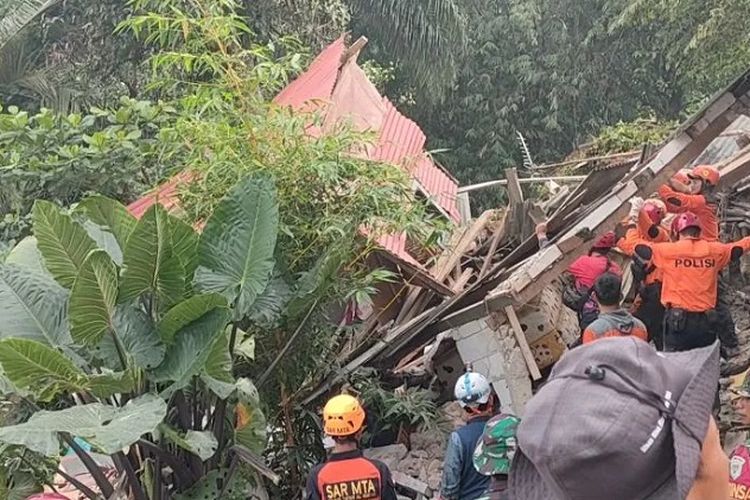 Korban Longsor Tebing Rel Di Bogor Masih Dalam Pencarian