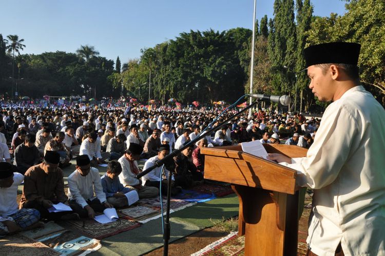 Bacaan Takbir Idul Fitri Lengkap Tulisan Arab Latin Dan Terjemahan