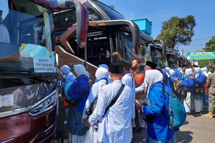 Jemaah Calon Haji Asal Kebumen Diberangkatkan Ke Asrama Haji Donohudan