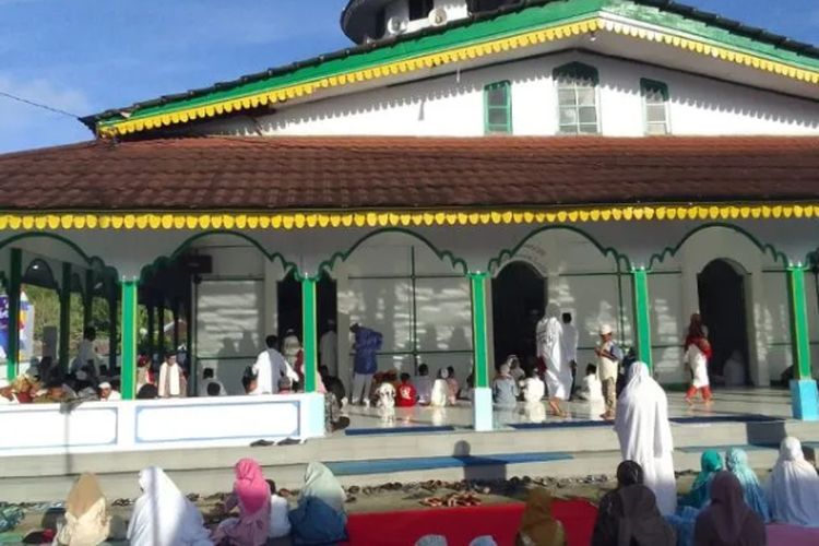 Warga Negeri Wakal Maluku Tengah Sholat Idul Adha Hari Ini Juni