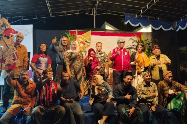 Kolaborasi Baca Puisi Dan Pagelaran Wayang Langka Unik Dan Menarik