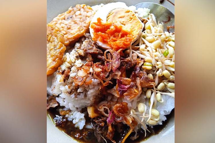 Pilihan Terbaik Tempat Makan Rawon Paling Enak Dan Paling Laris Di