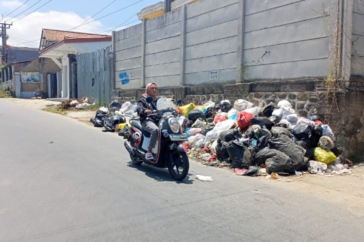 Sekda Minta BUMDes Jadi Alternatif Pengelola Sampah Di Bandung Barat