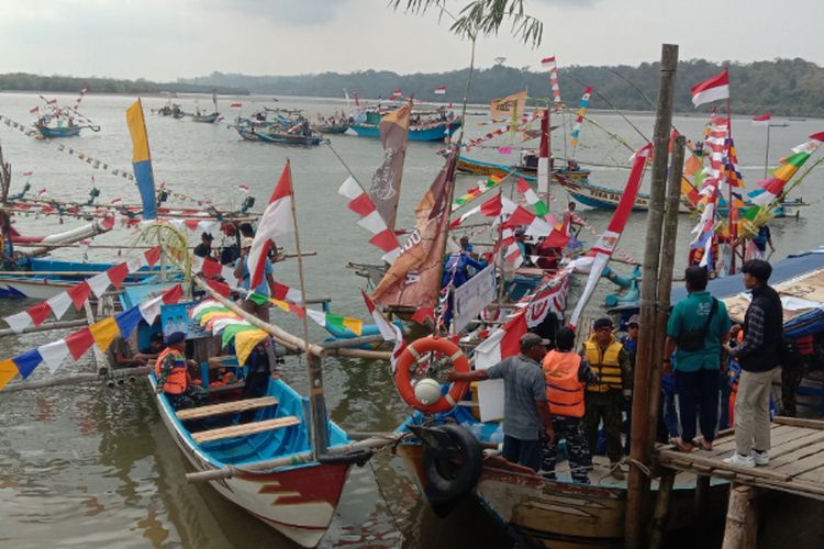 Ratusan Perahu Hias Warnai Sungai Citanduy Dkpkp Pangandaran Tebar