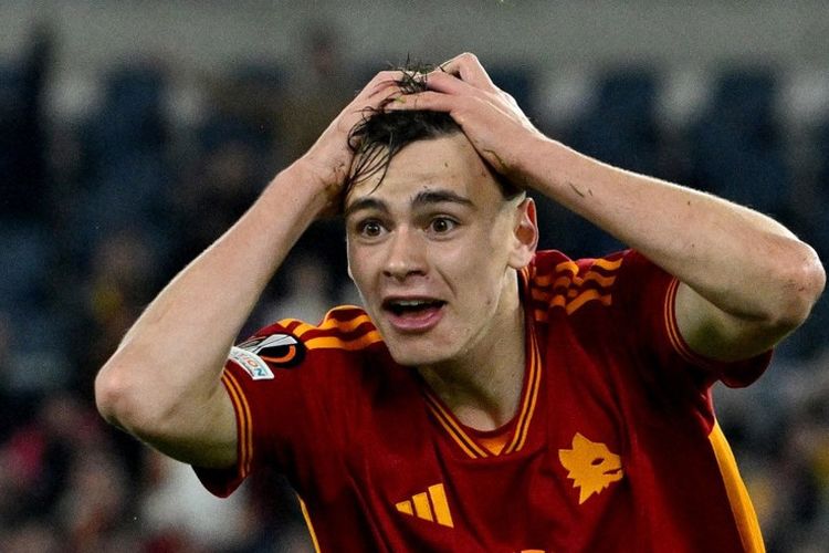 Niccol Pisilli Pemain Muda Roma Cetak Gol Perdana Dan Pecah Menangis