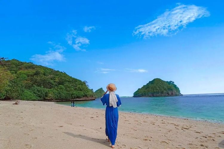 Info Wisata Pantai Gatra Malang Daya Tarik Aktivitas Harga Tiket Dan