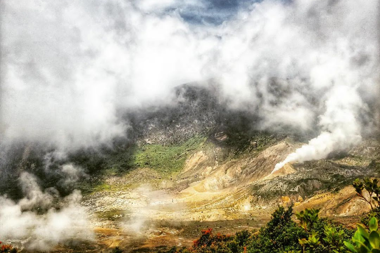 Mengenal 4 Kawah Gunung Papandayan Dari Kawah Legenda Pasangan Yang