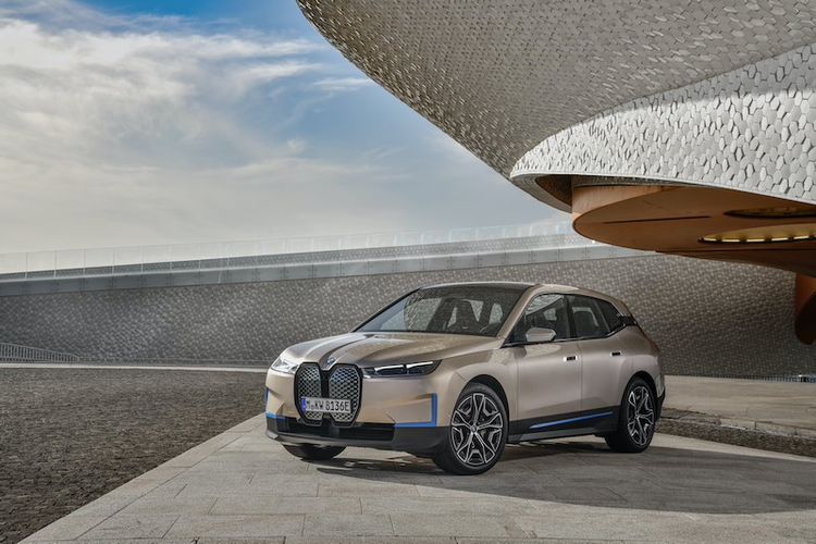 BMW iX 2022. Flagship SUV Bertenaga Listrik dengan Daya Jelajah 600 KM. 