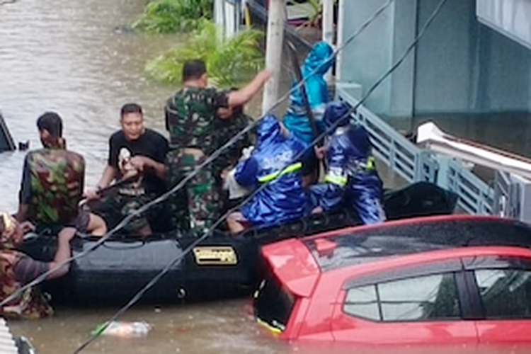 Suzuki Tawarkan Towing Gratis untuk Korban Banjir Konsumen Roda Empat