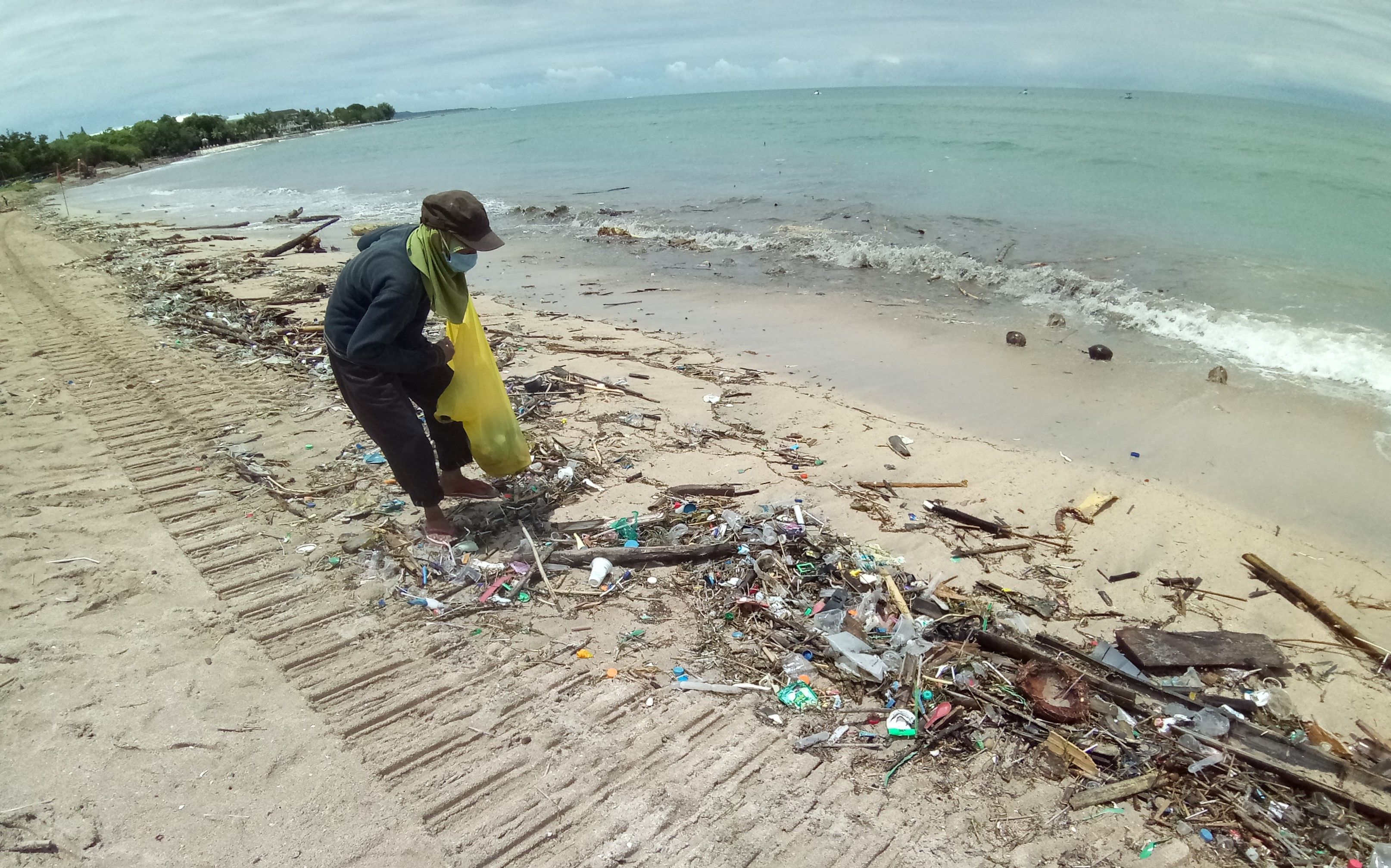 WADUH Sepanjang Garis Pantai Di Bali Kembali Diserbu Sampah Kiriman