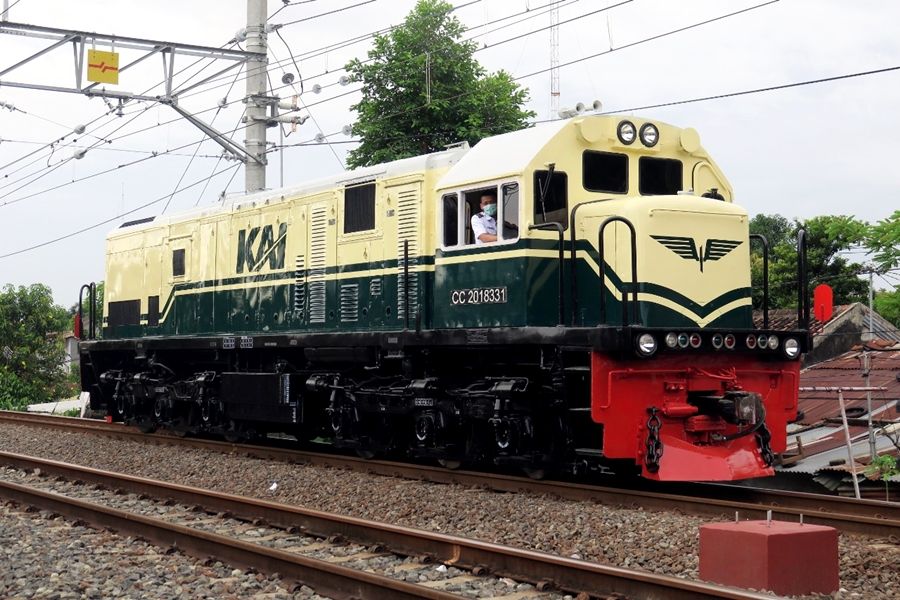 Kereta Api Indonesia Livery Kuning Hijau Khas Lokomotif Generasi