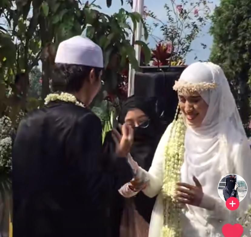 Ustadz Agam Fachrul Masih Tak Berani Pegang Tangan Istri Sahnya Aisyah