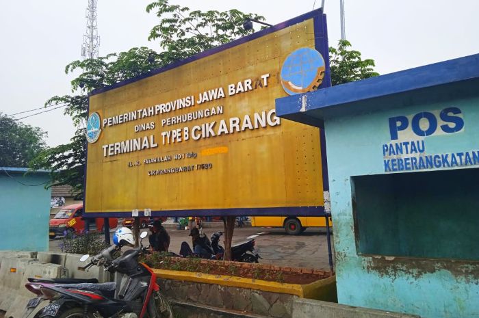 Terminal Cikarang Sepi Penumpang Selama Ppkm Darurat Kondektur Bus