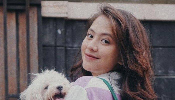 Profil Dan Biodata Adhisty Zara Pemeran Euis Pada Film Keluarga Cemara Ada Umur Instagram