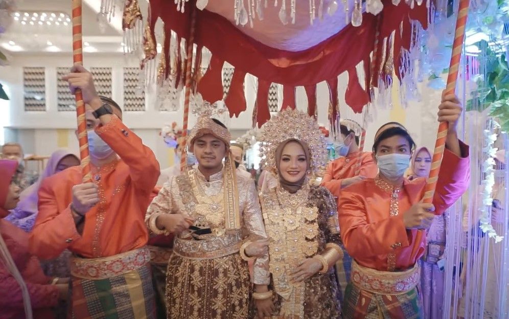 Ini Dia Prosesi Pernikahan Adat Bugis Salah Satunya Ritual Siraman Dari Tujuh Mata Air