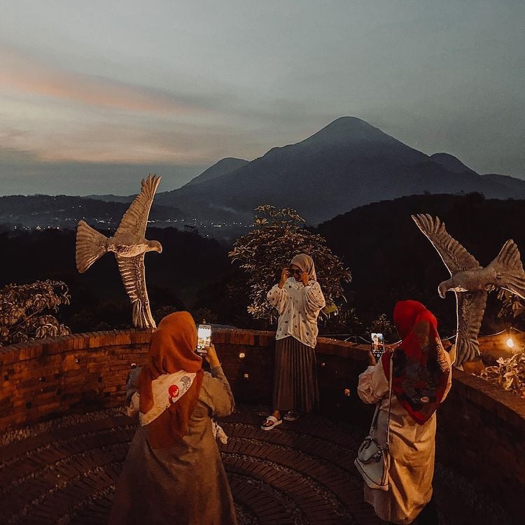 2 Wisata Trawas Mojokerto Yang Bernuansa Romantis Instagenik Cocok