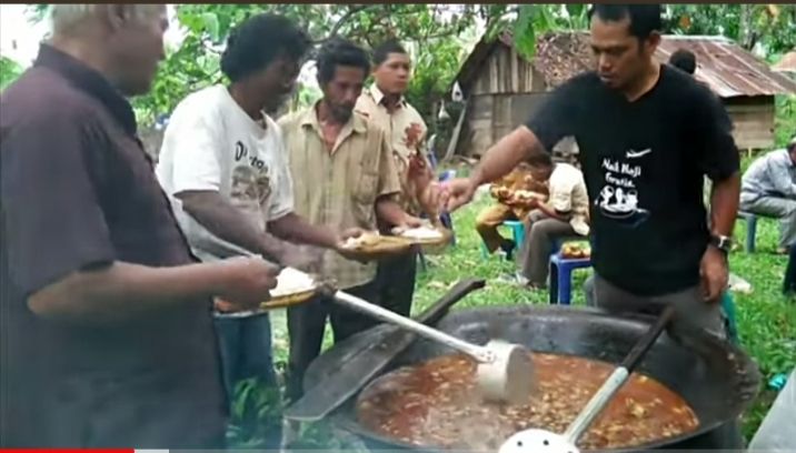 Ada Mepe Kasur Accera Kalompoang Kuy Lestarikan 9 Tradisi Unik Di