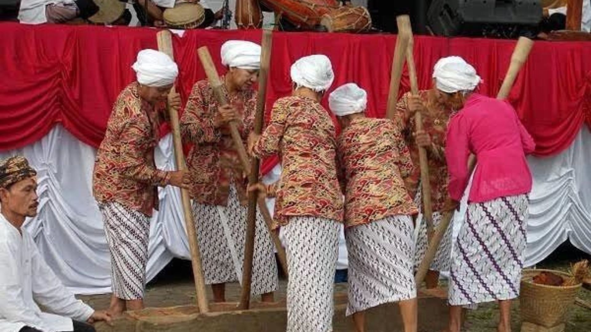 Wisata Ke Kampung Adat Kuta Saksikan Pelestarian Warisan Leluhur Mulai