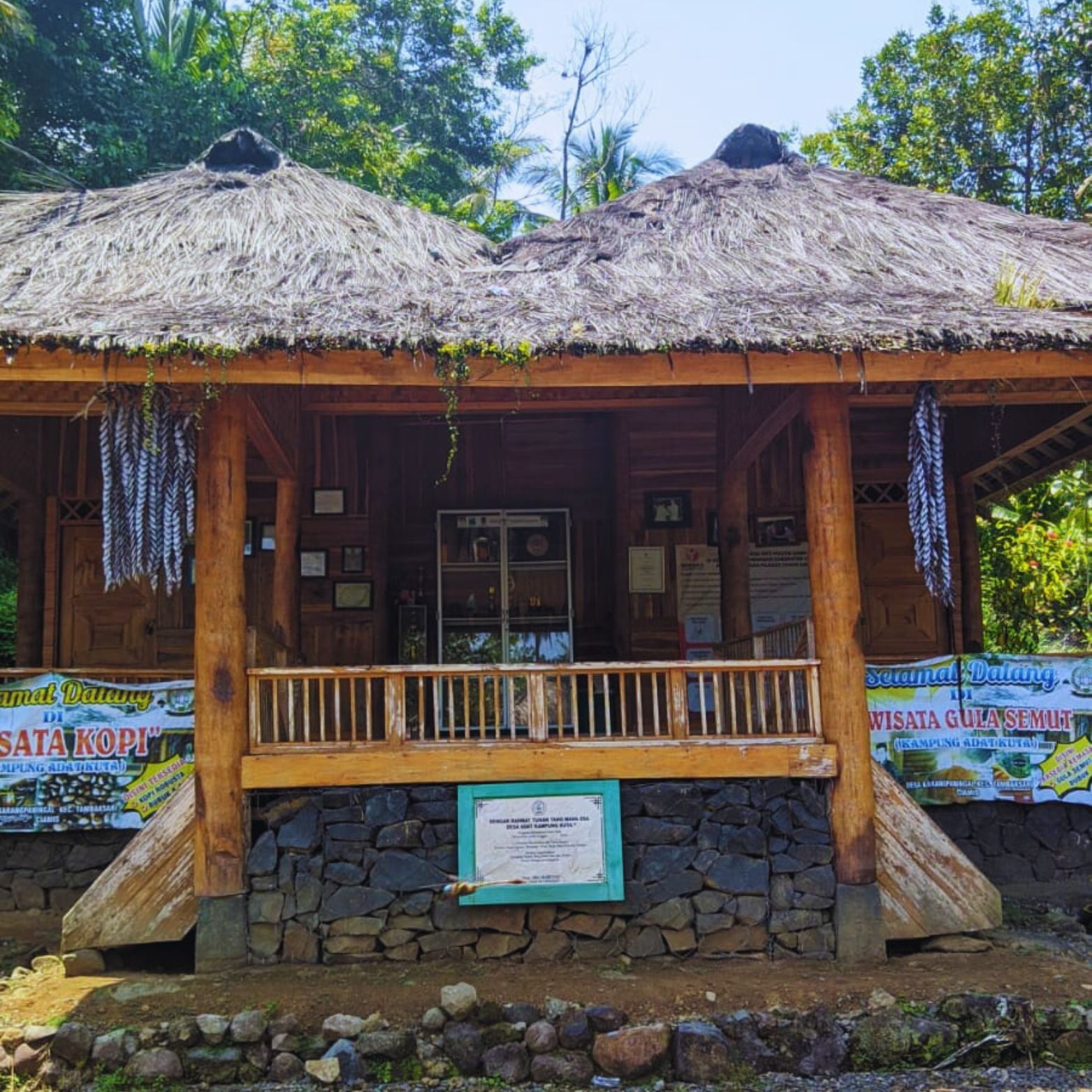 Wisata Ke Kampung Adat Kuta Saksikan Pelestarian Warisan Leluhur Mulai