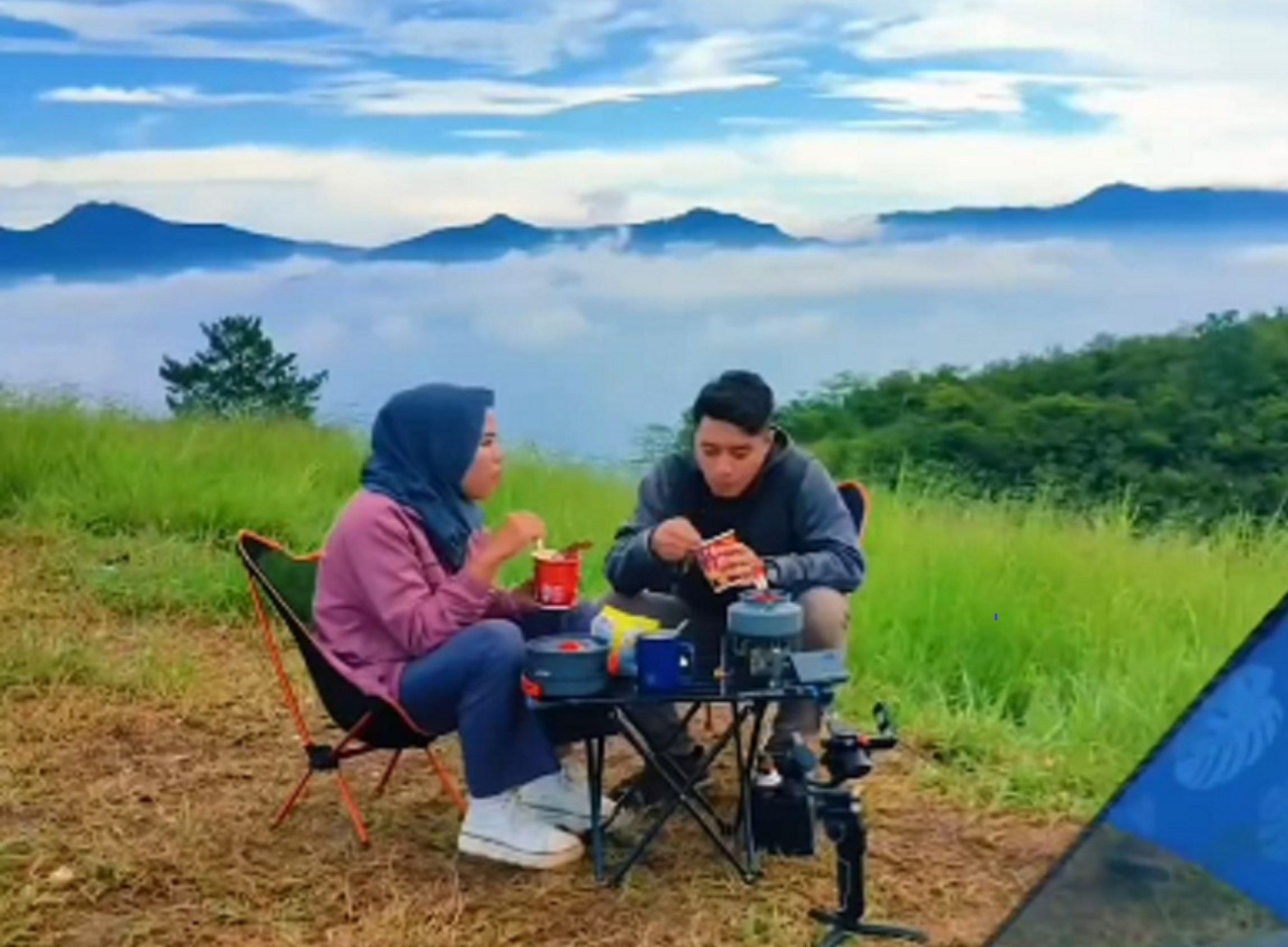 Wisata Alam Gunung Pangradinan Bandung Nikmati Pesona Sunrise Sunset