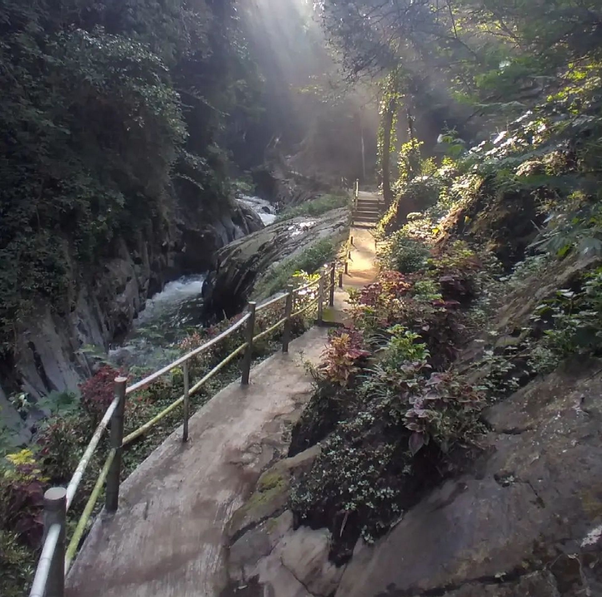 Curug Ibun Pelangi Majalengka Tempat Wisata Air Terjun Eksotis Dengan