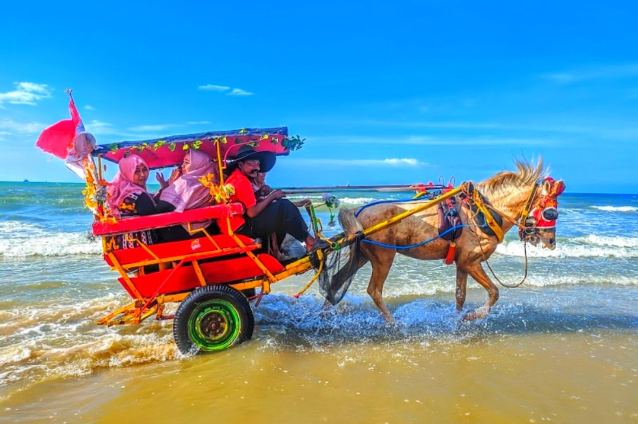 Pantai Semilir Destinasi Liburan Keluarga Di Tuban Dengan Pantai Pasir