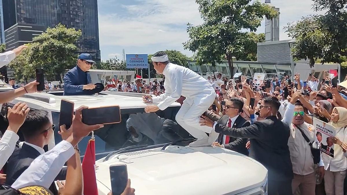 Keren Momen Kdm Diminta Naik Ke Mobil Presiden Prabowo Untuk Sapa