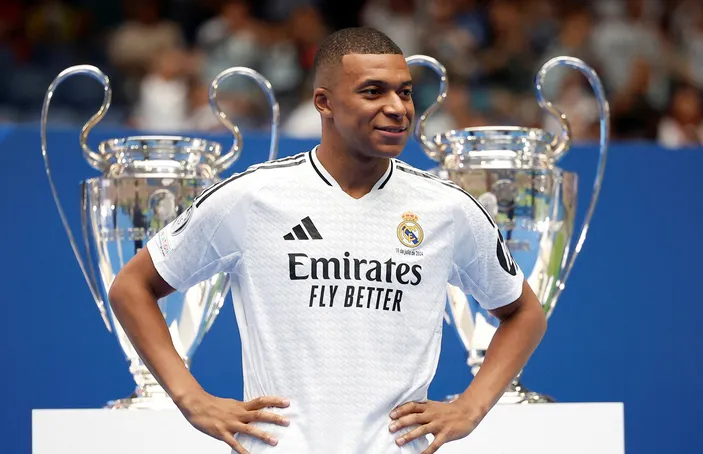 Debut Emas Mbappe Real Madrid Juarai Piala Super Eropa Derana Ntt