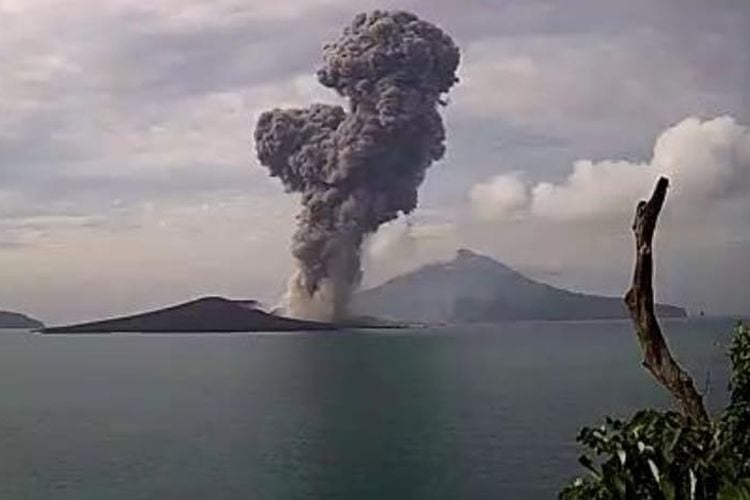 Daftar Gunung Erupsi Di Indonesia Jelang Akhir Tahun Waspada