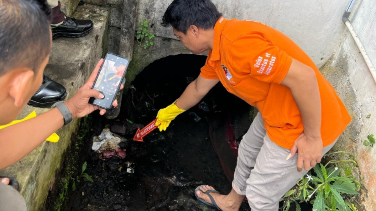 Warga Cipendeuy Digegerkan Dengan Temuan Janin Bayi Nyangkut Di Selokan