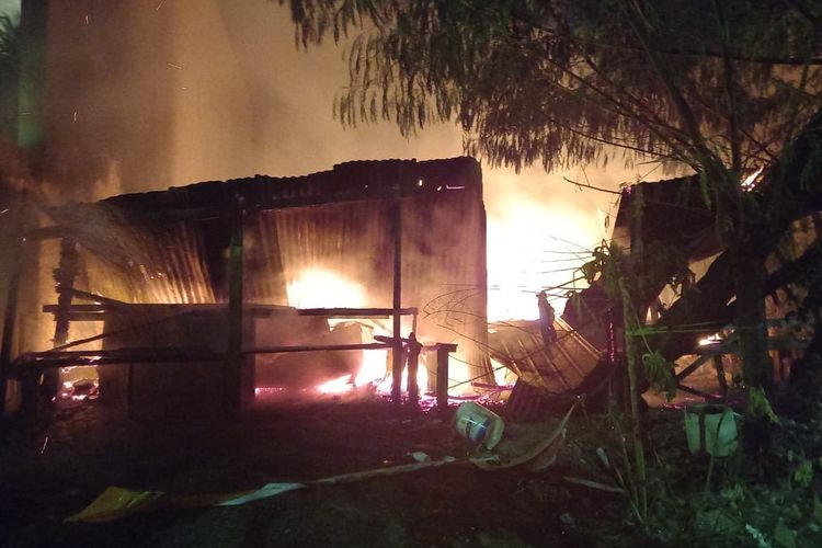 Ludes Habis Warung Terbakar Saat Ditinggal Pemilik Pergi Zona