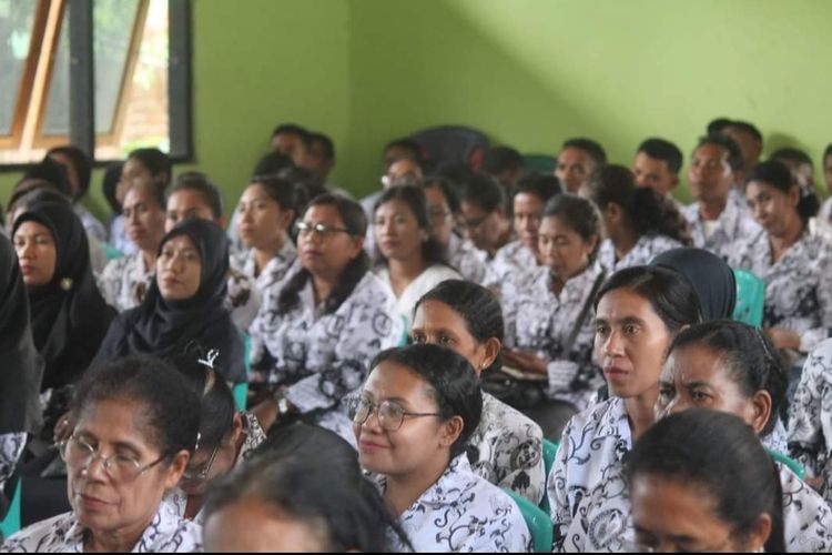 Guru Di Flores Timur Dibayar Tidak Sesuai Gaji Pokok Oknum Di