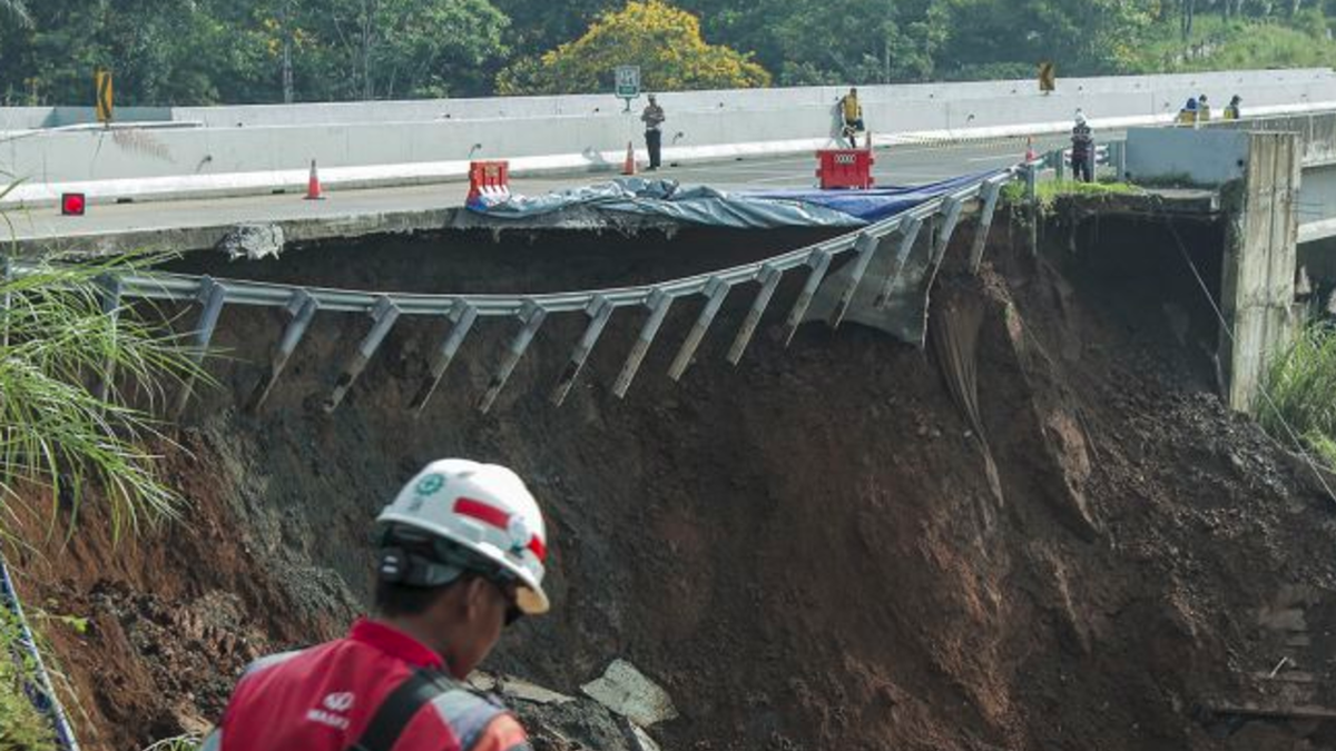 DAMPAK Longsor Di Tol Bocimi Waktu Tempuh Mudik Lebaran Bogor