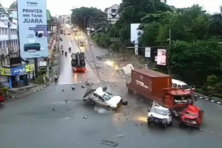 Kronologis Dan Penyebab Kecelakaan Maut Lampu Merah Muara Rapak