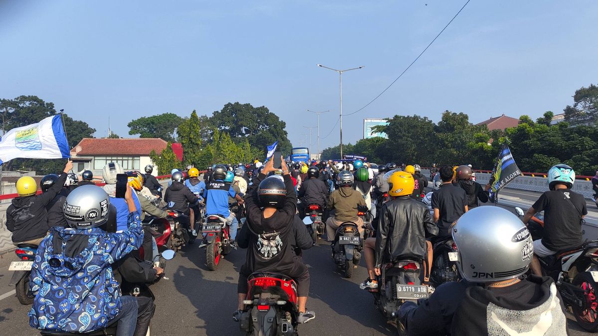 Ribuan Bobotoh Iringi Keberangkatan Persib Ke Bali Simamaung