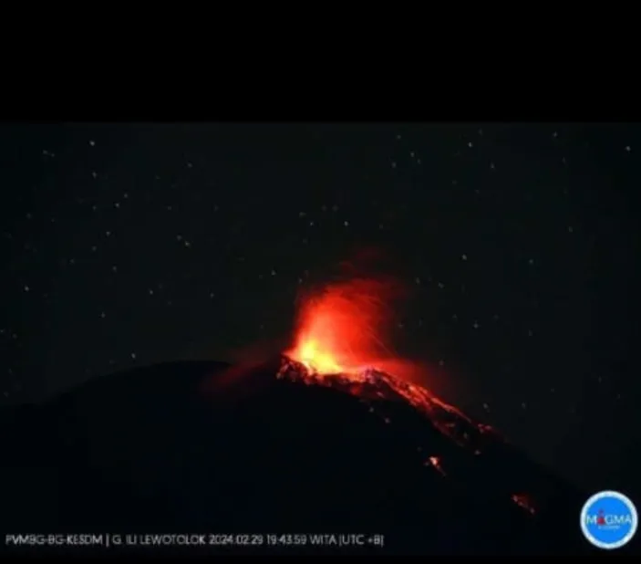 Gunung Api Ile Lewotolok Di Lembata Ntt Kembali Erupsi Belasan Kali