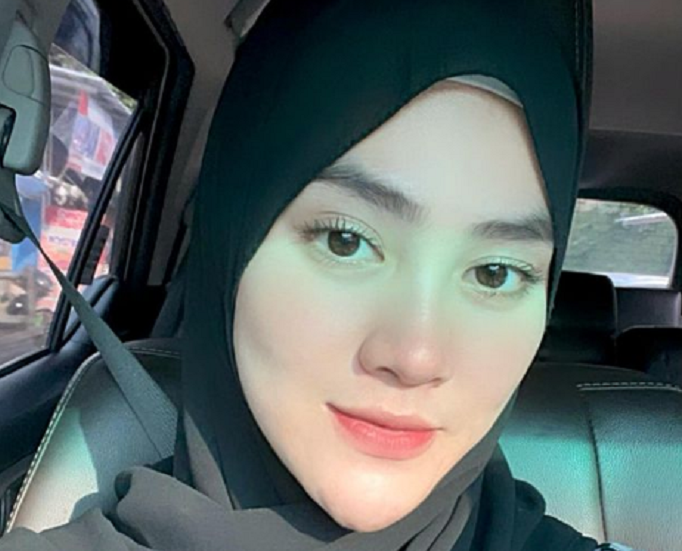 Instagram Dan Profil Lengkap Henny Rahman Istri Baru Alvin Faiz Umur 4
