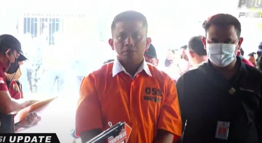 Lakukan Rekonstruksi Adegan Begini Penampakan Ferdy Sambo Pakai Baju