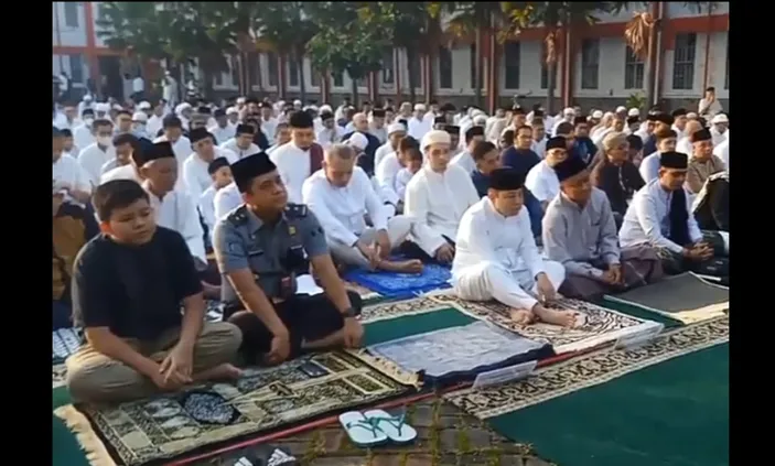 Setya Novanto Ikuti Shalat Idul Fitri Di Lapas Sukamiskin Kenakan