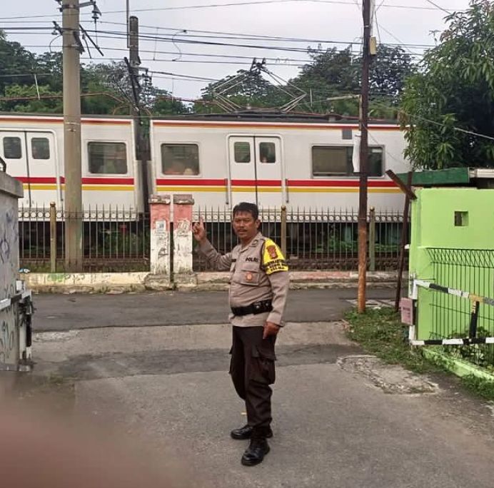 Viral Aksi Kawanan Bocah Lempari Kereta Commuter Line Di Depok Kini