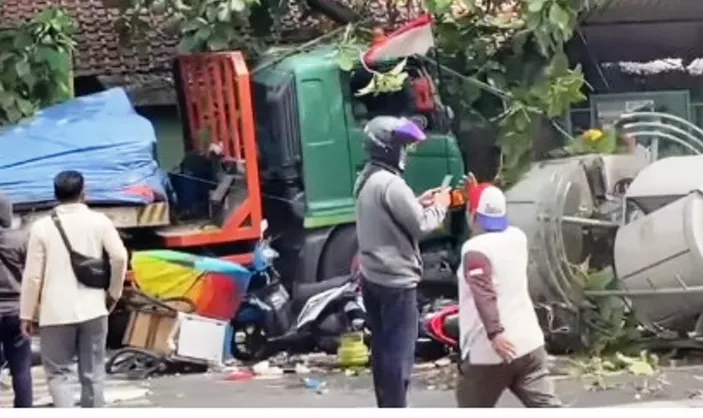 Kronologi Kecelakaan Maut Truk Tabrak Tiang Bts Di Bekasi Ini Jumlah