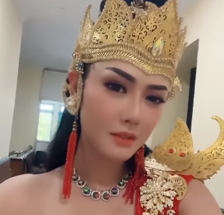 Diduga Selingkuhan Raffi Ahmad Yuk Intip Koleksi Foto Nita Gunawan Yang Bikin Kaum Lelaki Lupa