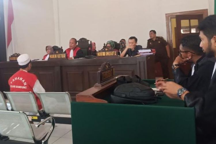 Hakim Pn Bandung Vonis Pemilik Ganja Kilogram Tahun Penjara